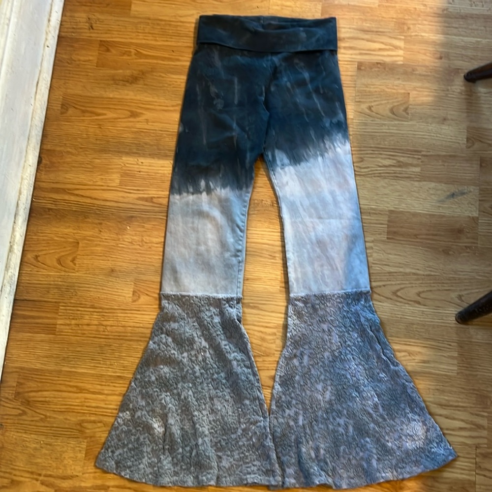 T Tie Dye Stretchy Flared Yoga Fold-over Pants. Size small